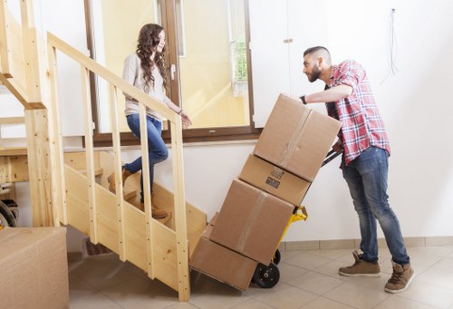 Secure loading and protected transport during a Kennington removal